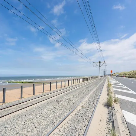 Comfortable Apartment In Oostende With Sea Views, Cleaning Included Apartment *