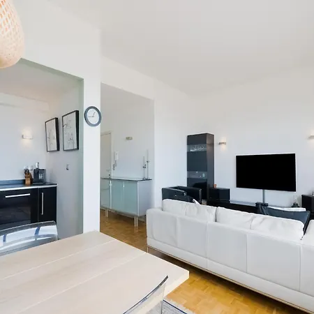Comfortable Apartment In Oostende With Sea Views, Cleaning Included