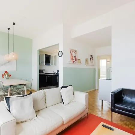 Comfortable Apartment In Oostende With Sea Views, Cleaning Included Ostend